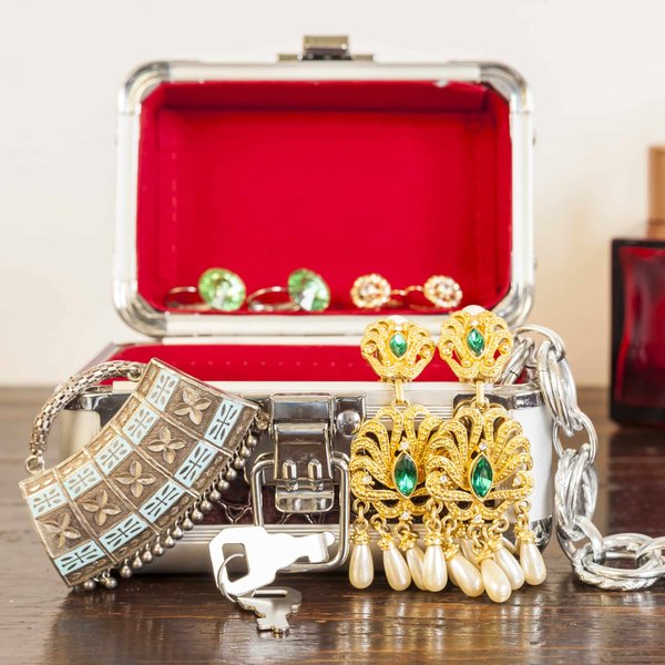 How to choose costume jewelry?