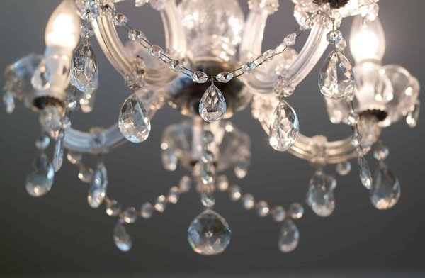 Highlight your internal decoration with modern chandeliers